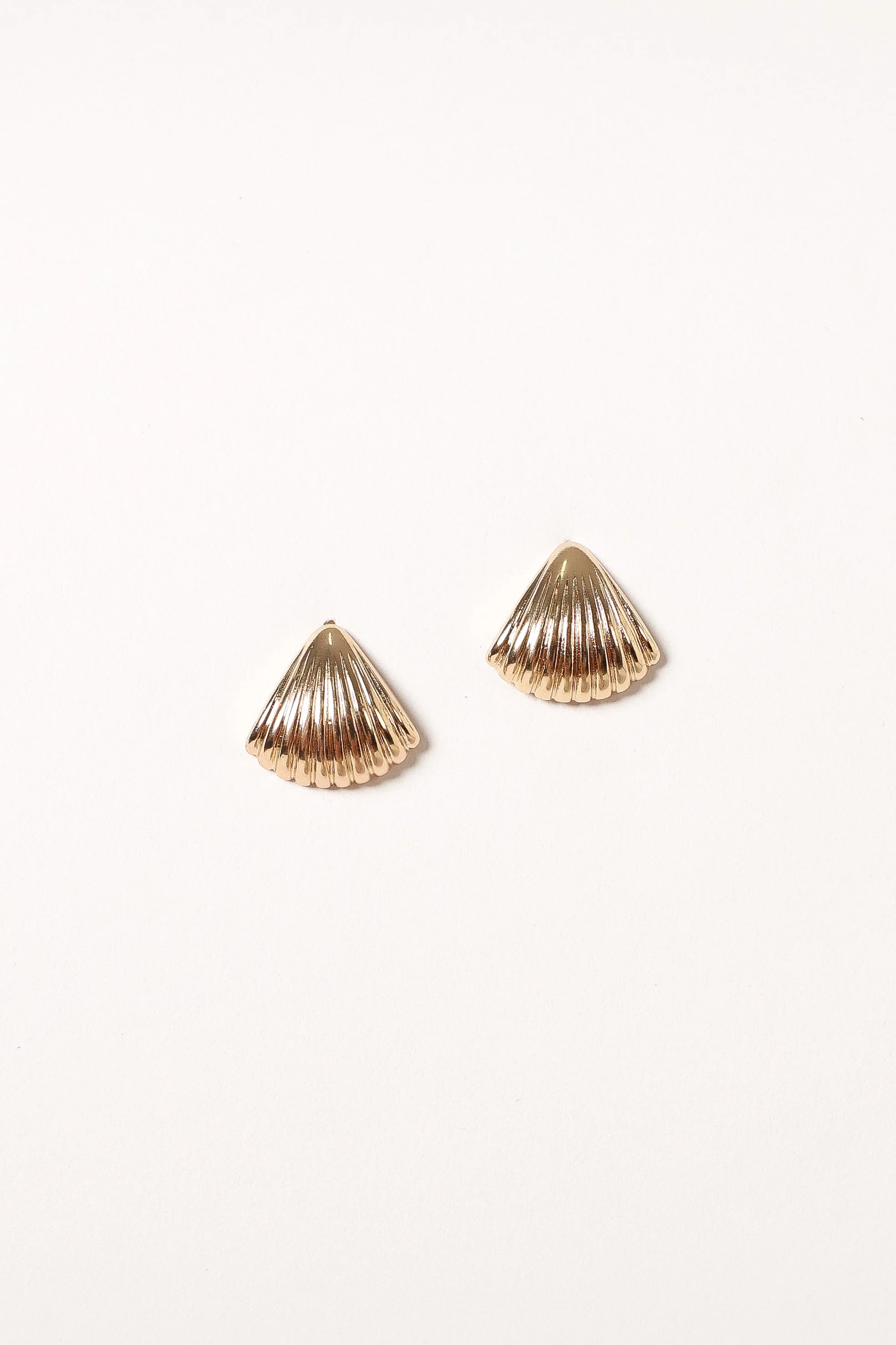 Shell Shaped Earrings - Gold