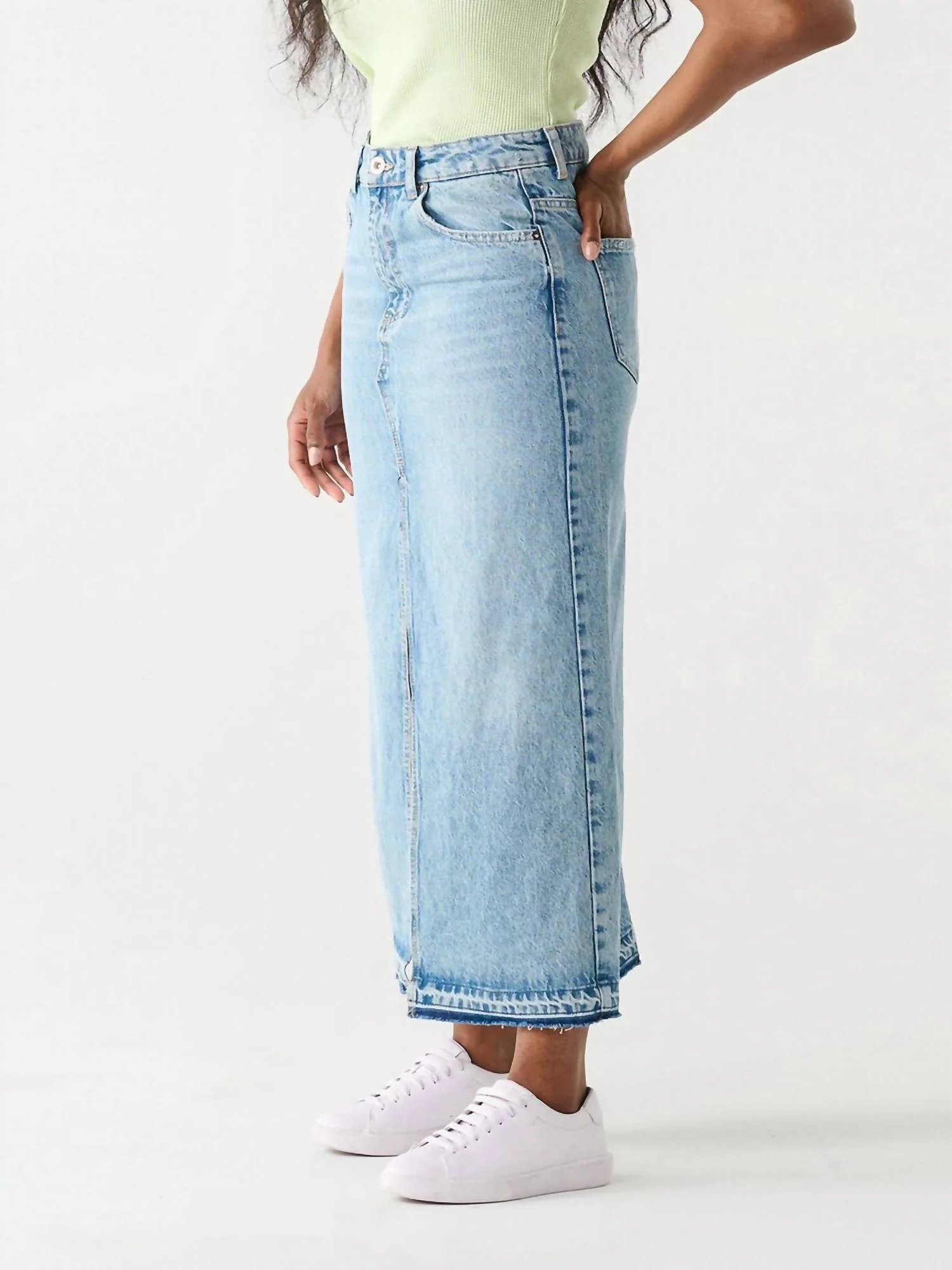 Women's Maxi Denim Skirt In Medium Blue Wash