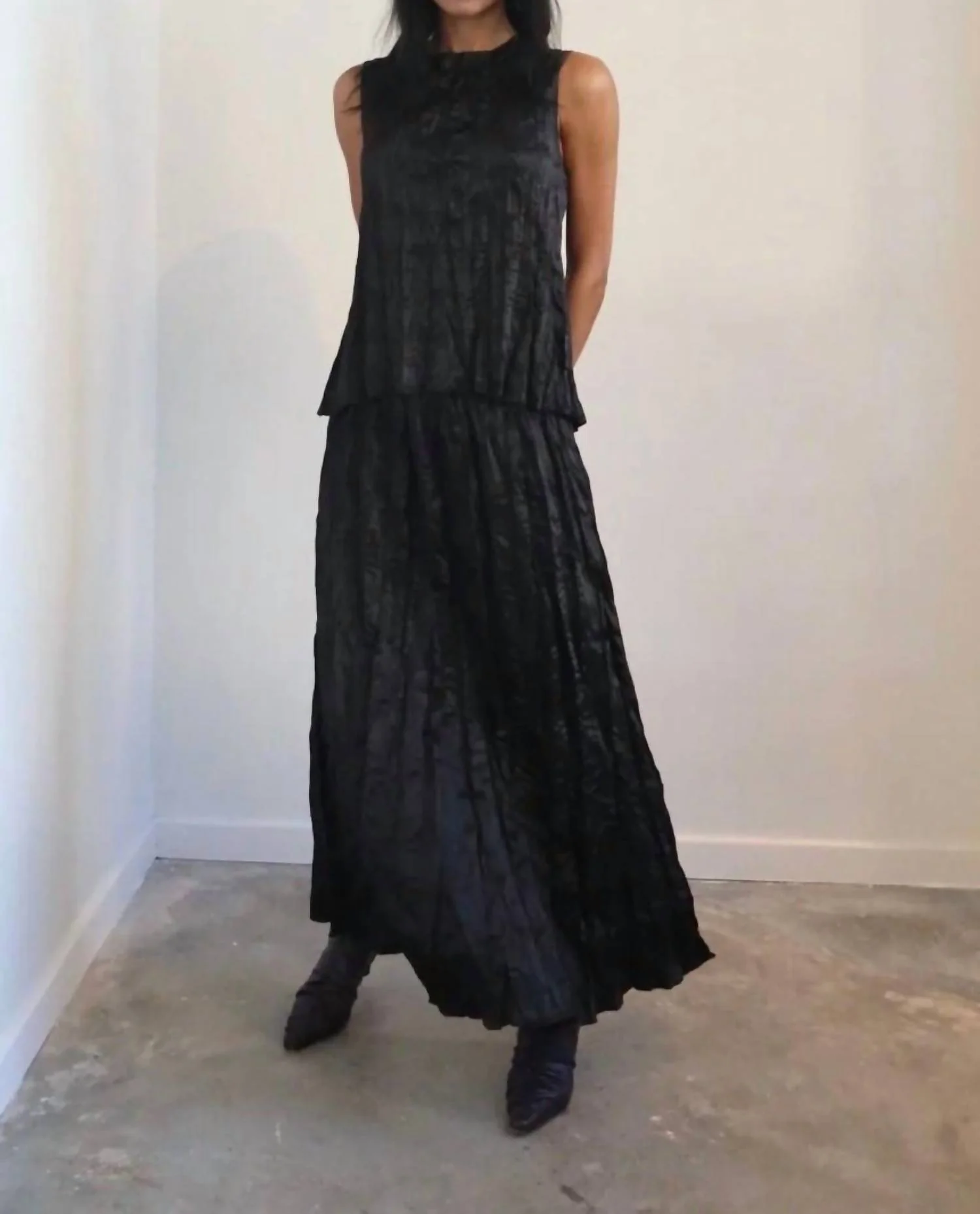 Midi Pleated Crinkle Skirt In Black