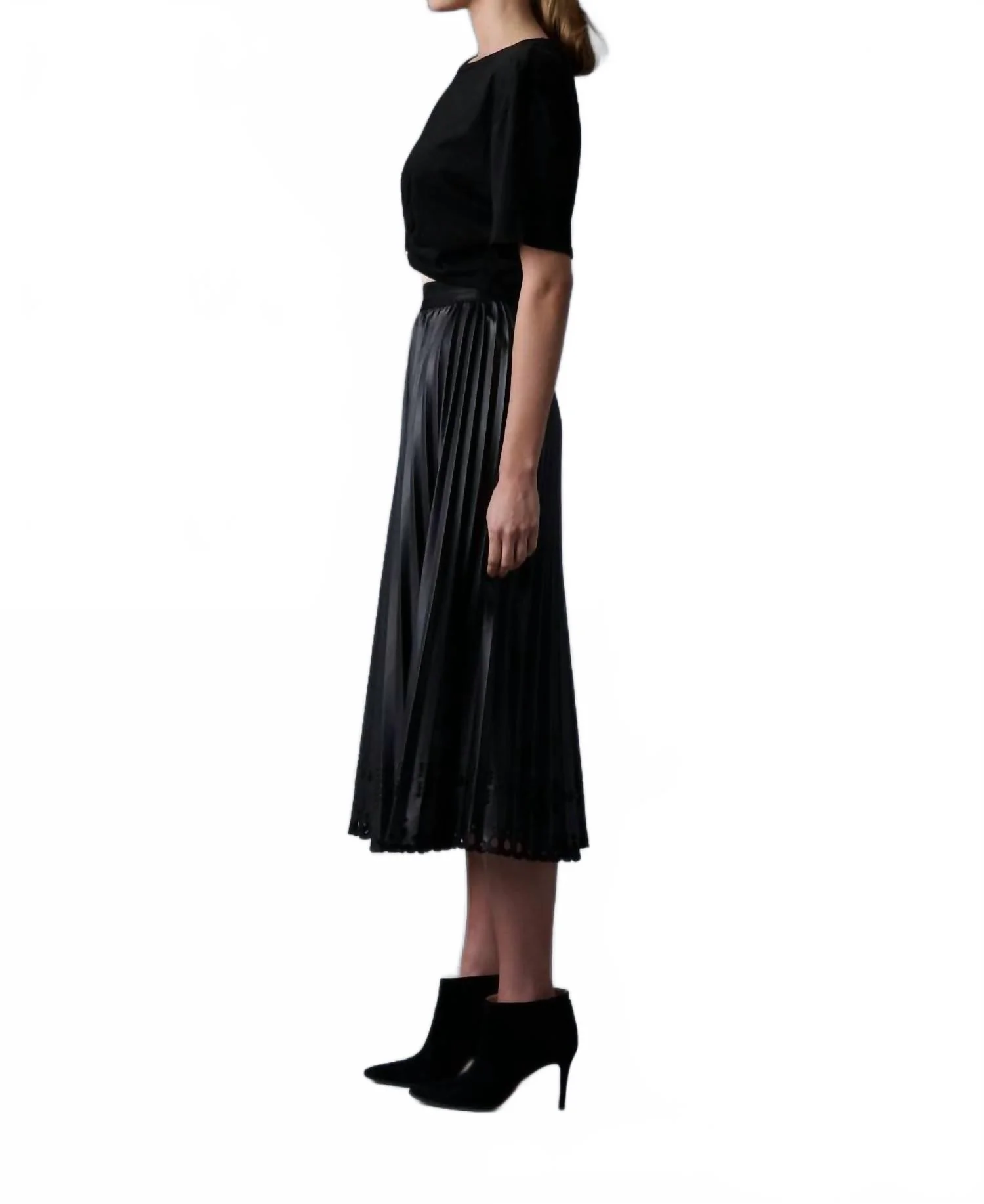 Pleats To Meet You Skirt In Black