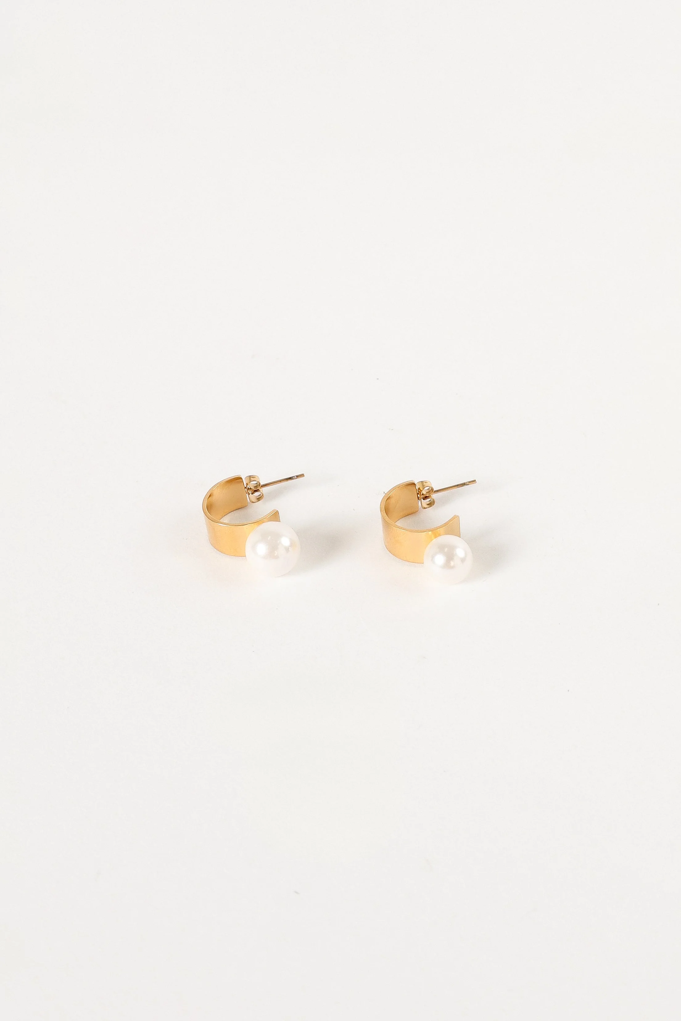 Callie Pearl Hoop Earrings - Gold