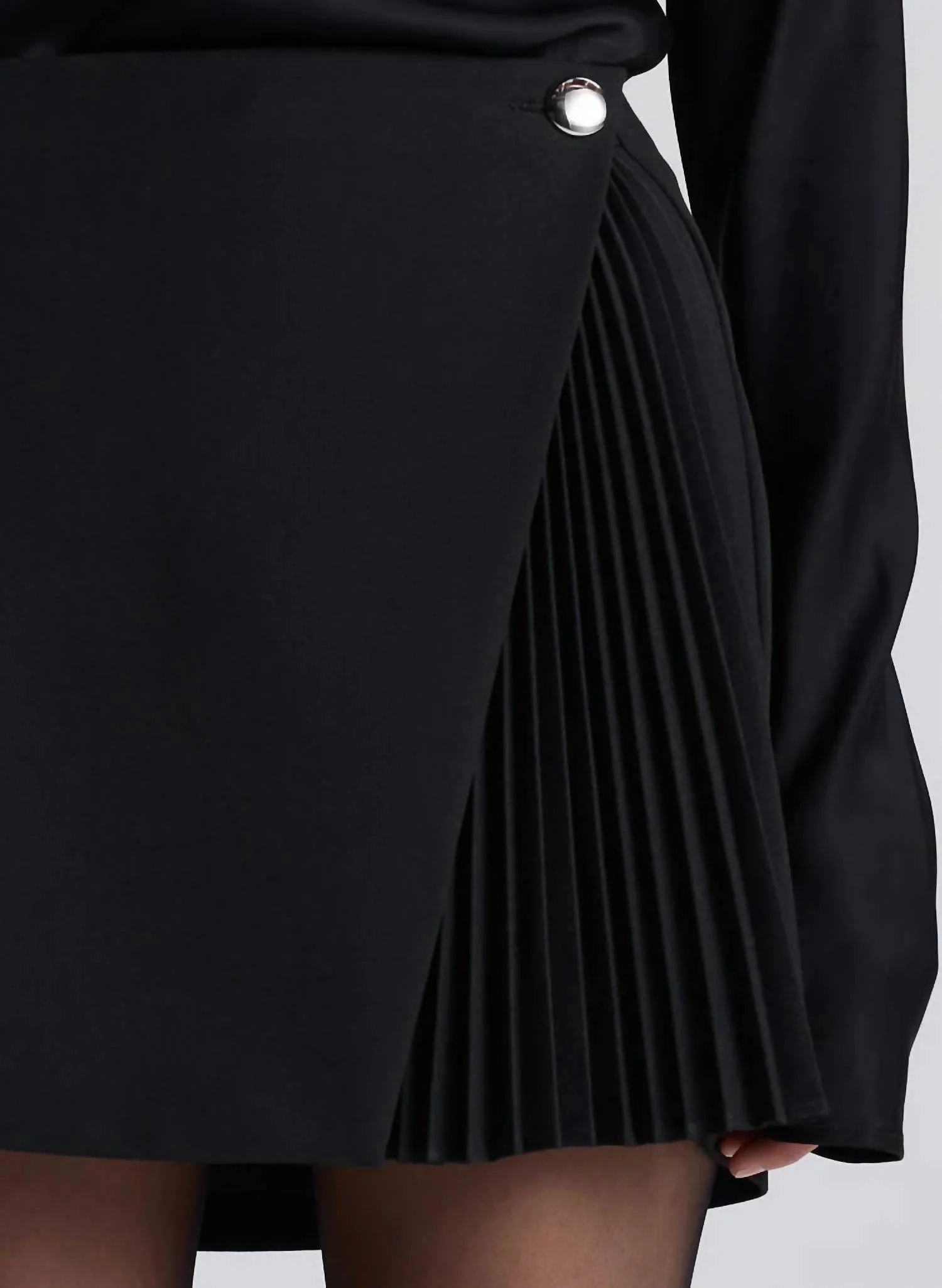 Callen Pleated Mini Skirt In Black