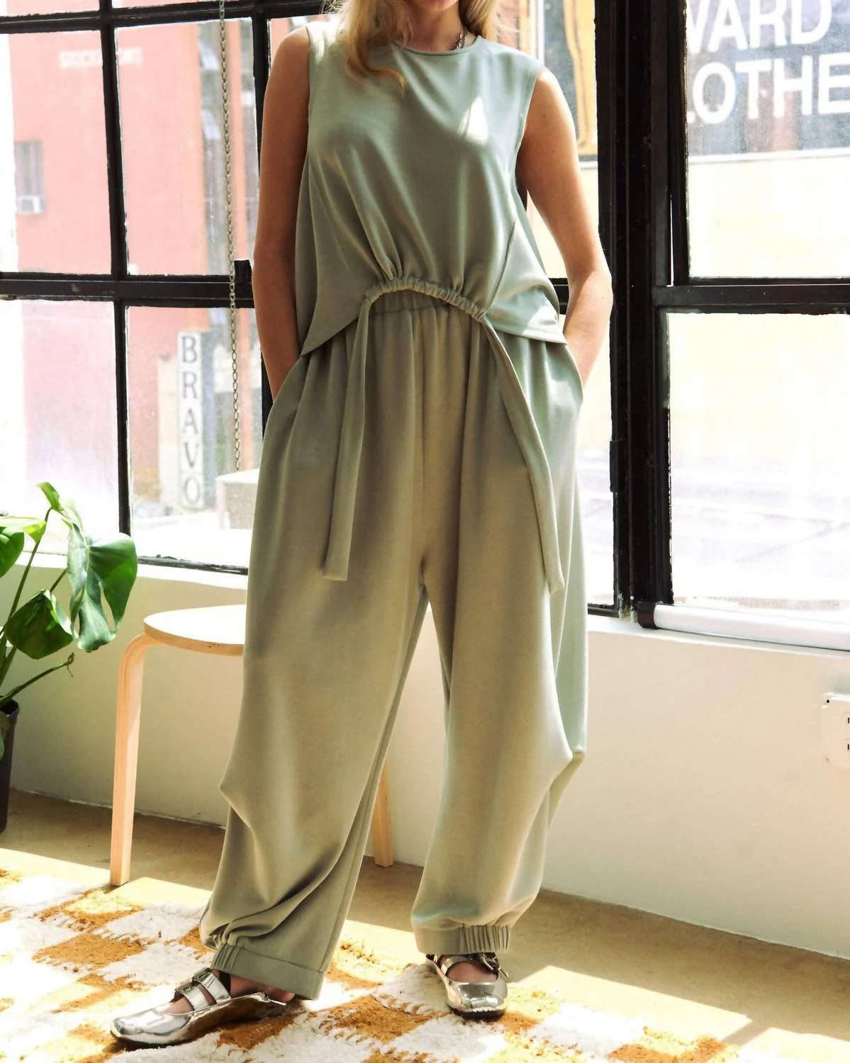 Alice Round Neck Tank And Pant Set In Green