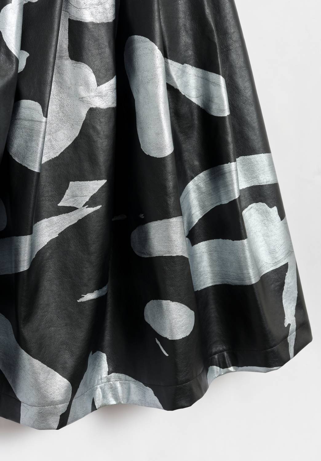 Women's All-Over Print Skirt In Black And Silver