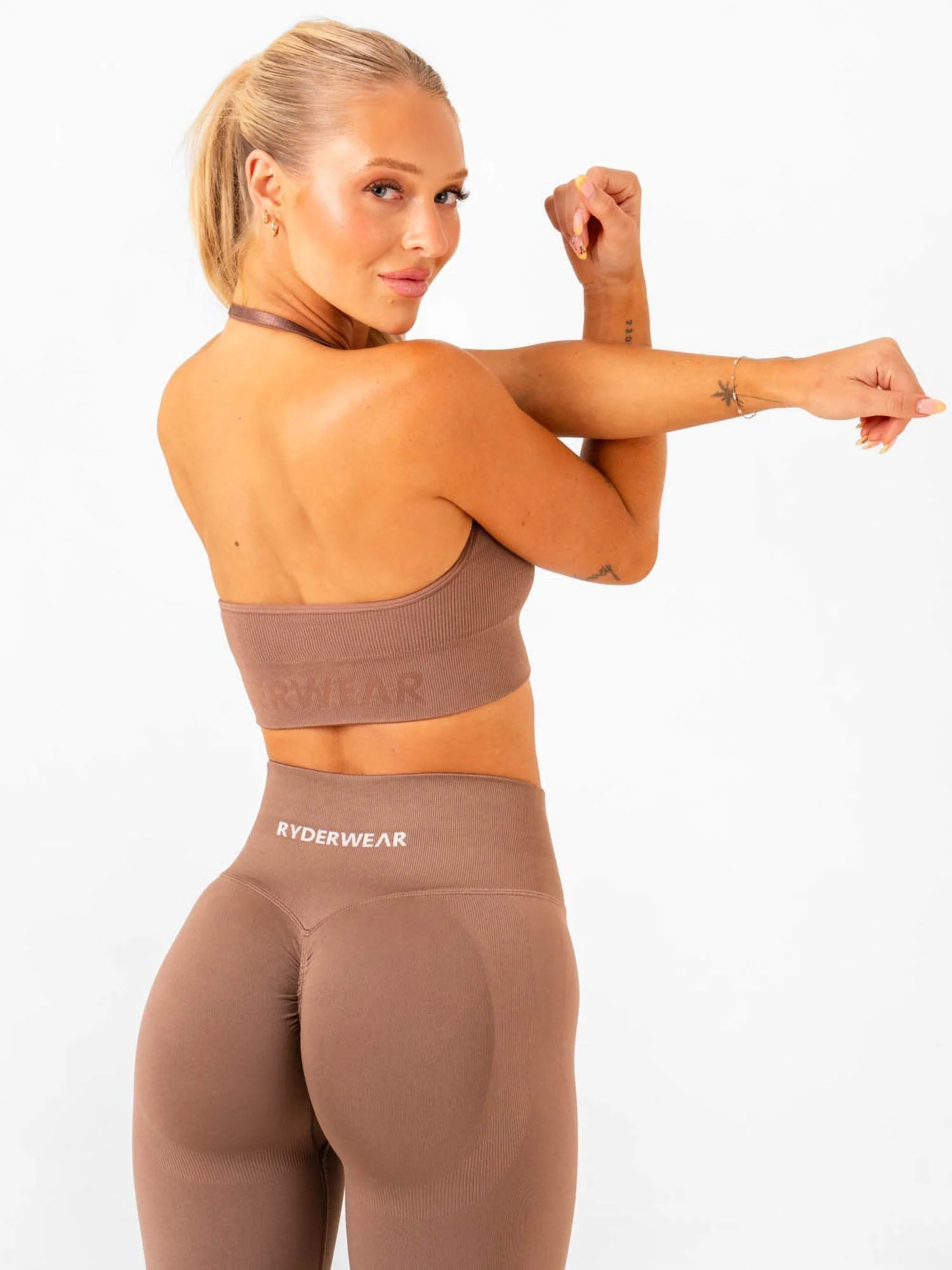 Lift Rib Seamless Halter Sports Bra - Almond