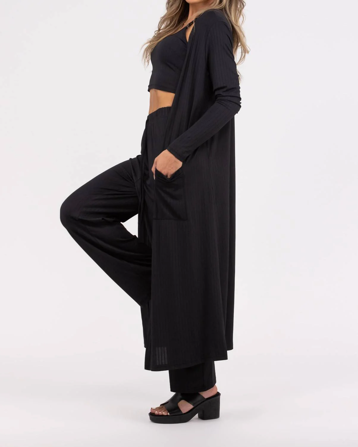 Linden Luxury Breathable Ribbed Lounge Set In Black