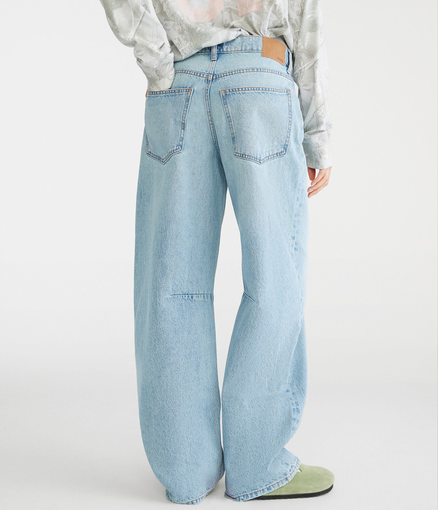 Aeropostale Low-Rise Baggy Barrel Jean