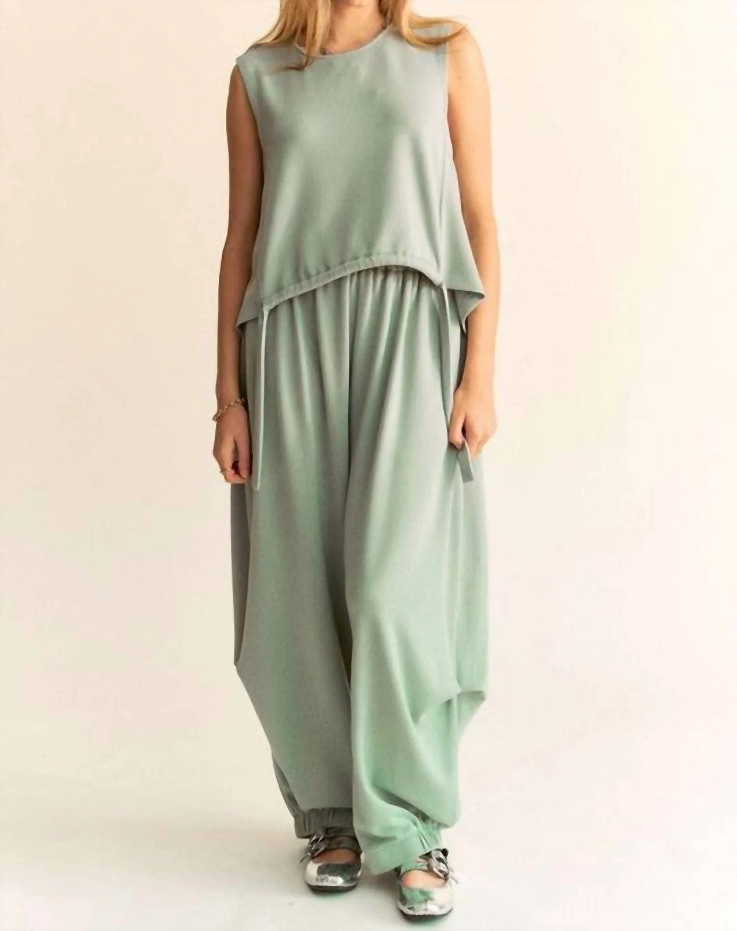 Alice Round Neck Tank And Pant Set In Green