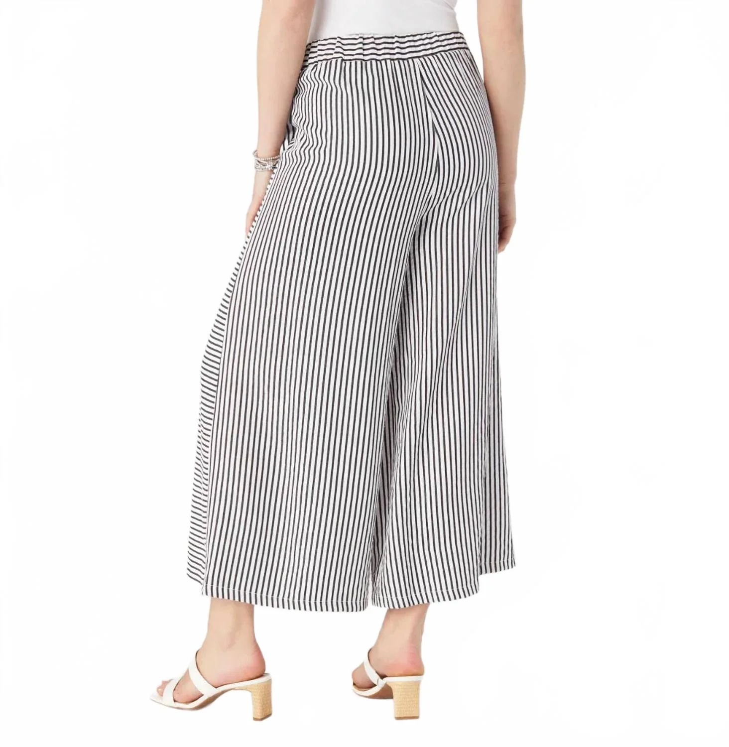 Dahila Striped Textured Pants With Side Buttons In Black And White Stripe