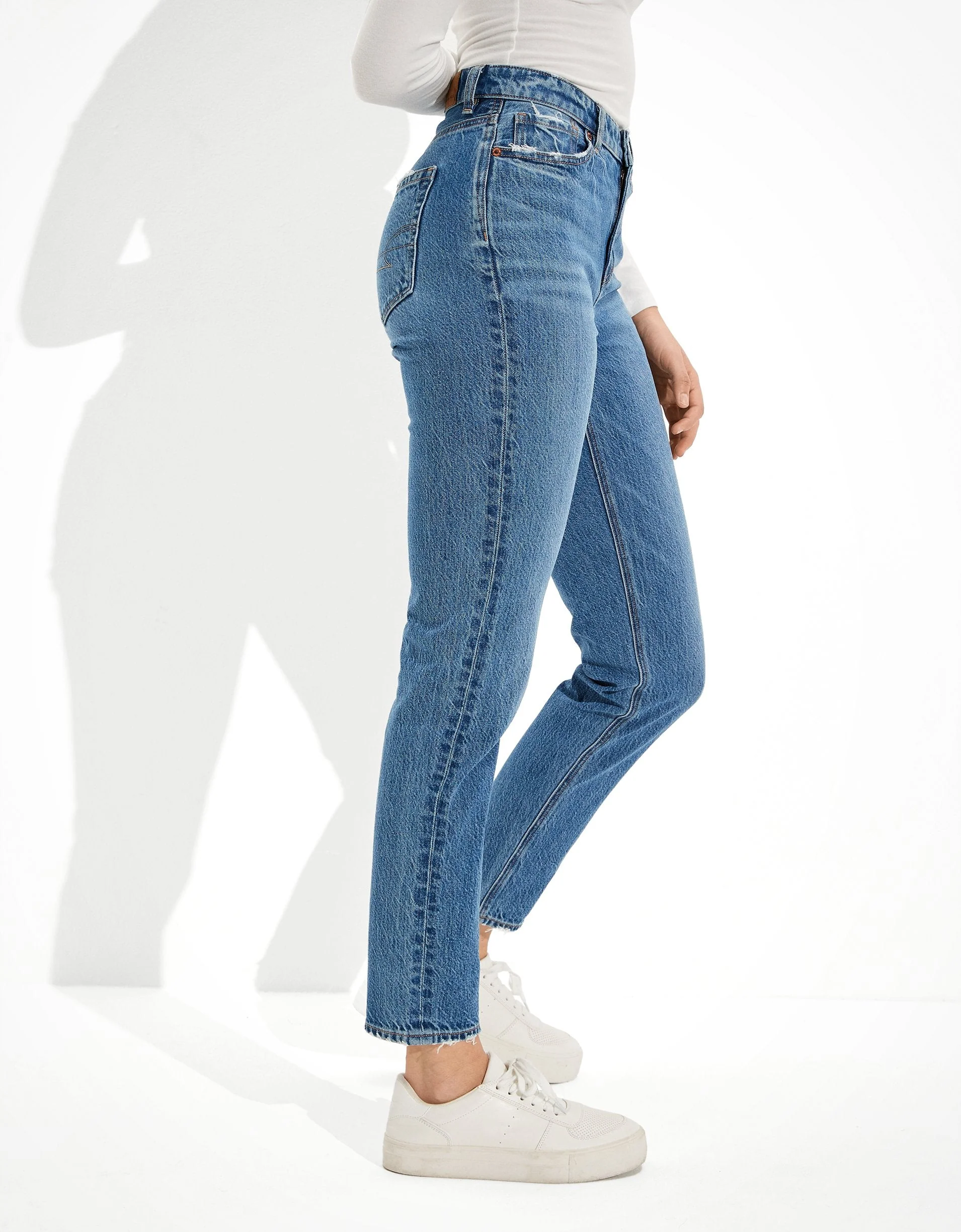 AE V-Rise Mom Jean