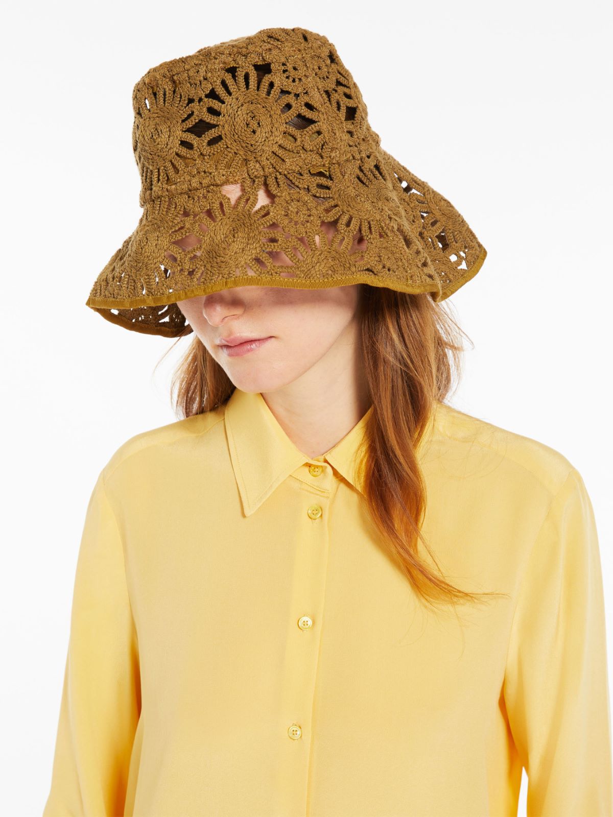 Cappello in macramè