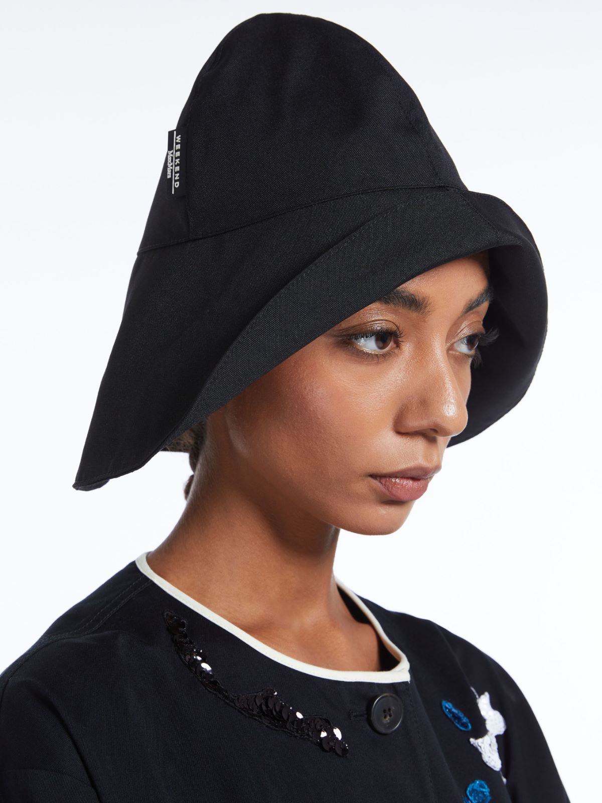 Bucket hat in twill tecnico