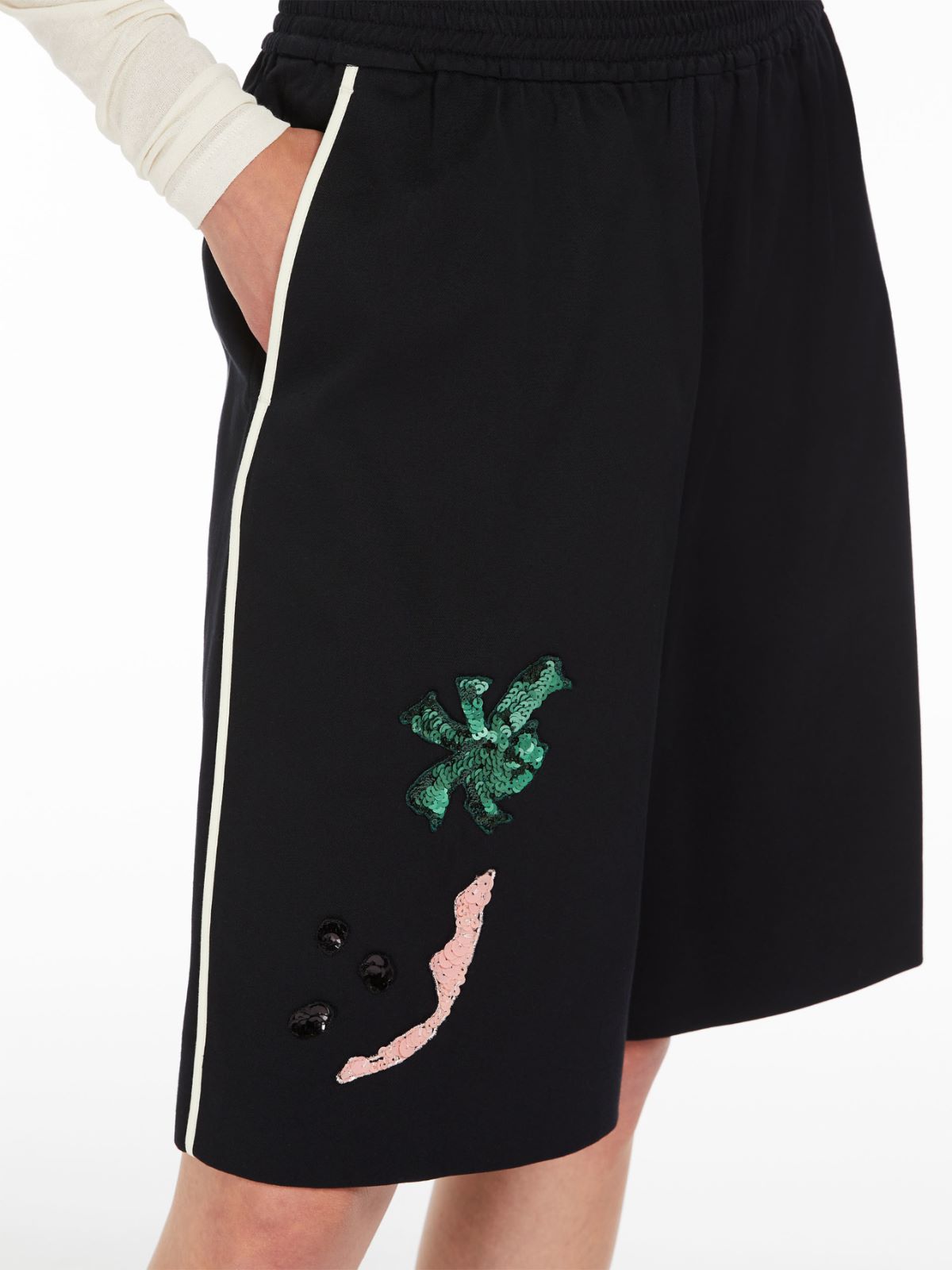 Short in cotone con ricamo