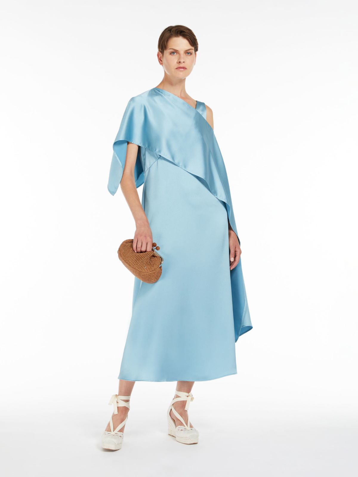 Abito in raso fluido