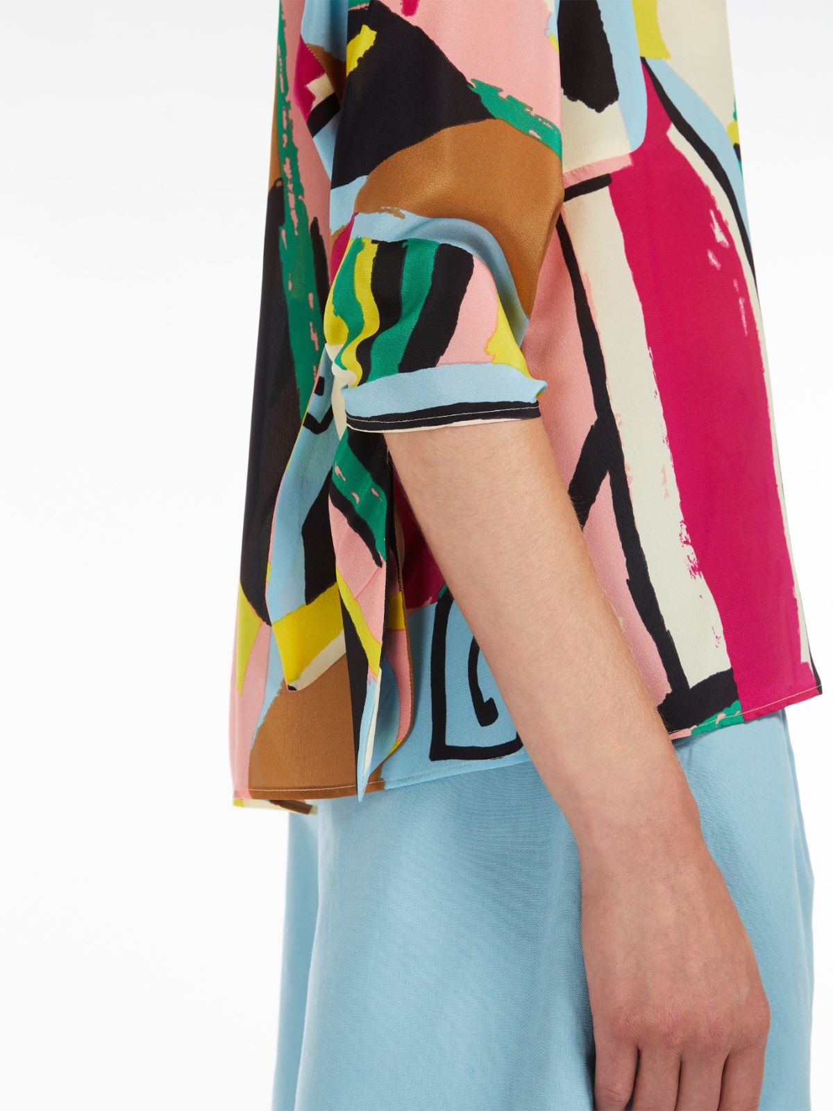 Blusa svasata in seta stampata