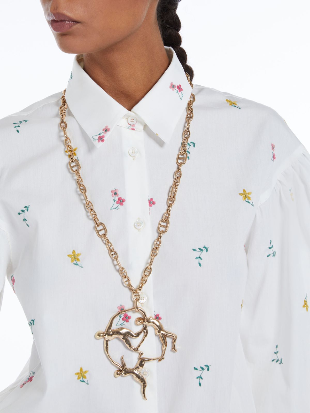 Collana in metallo con ciondolo