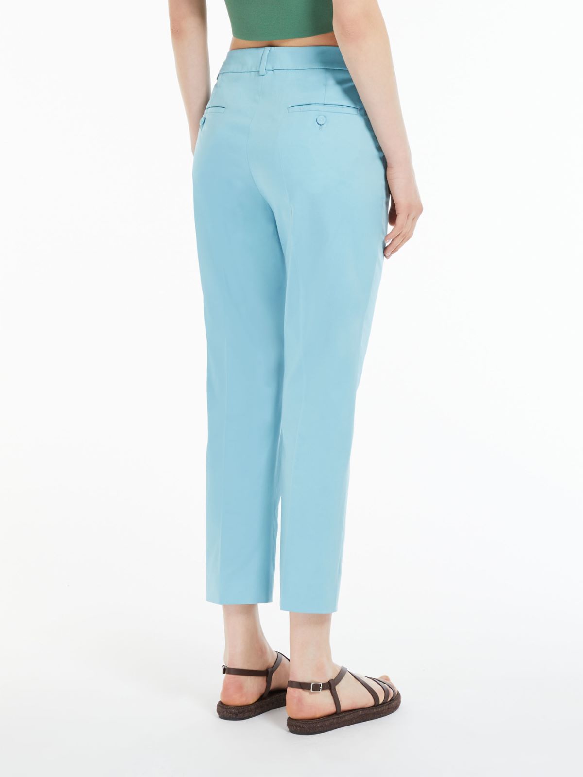 Pantalone slim in raso stretch