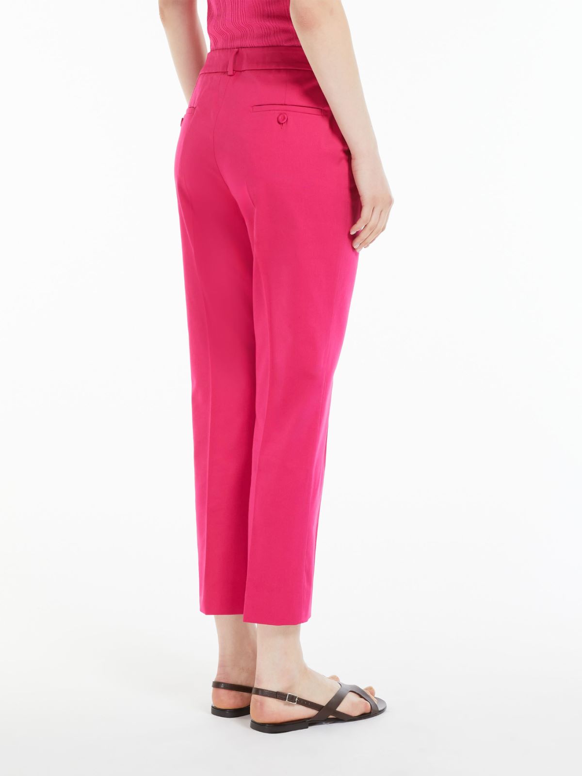 Pantalone slim in raso stretch