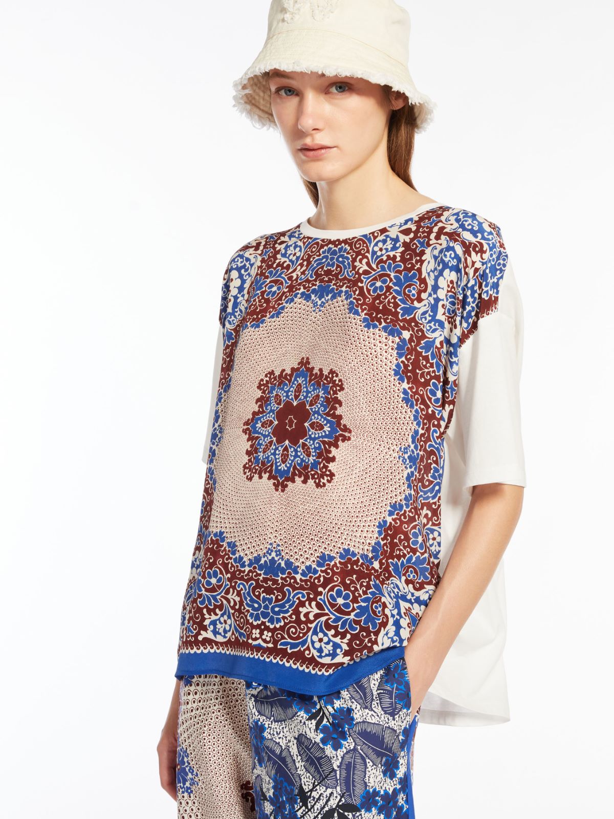 T-shirt in jersey e crêpe