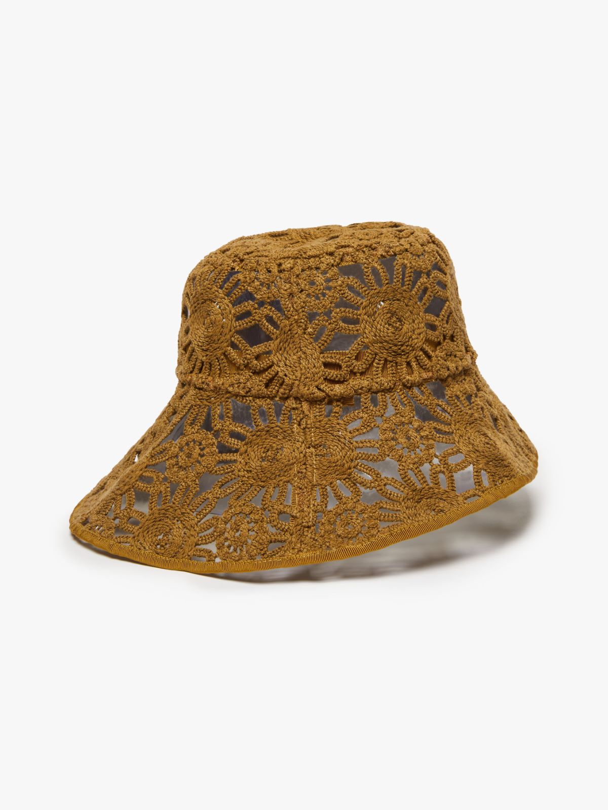 Cappello in macramè