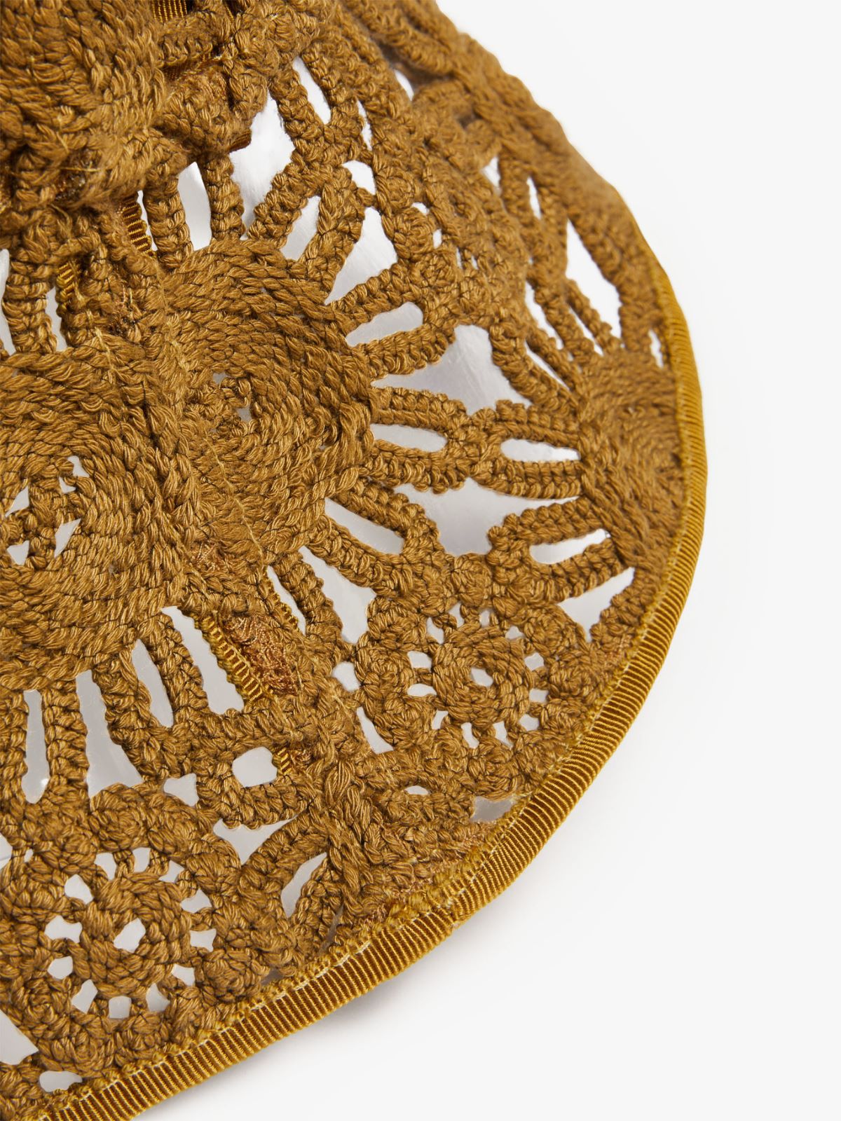 Cappello in macramè