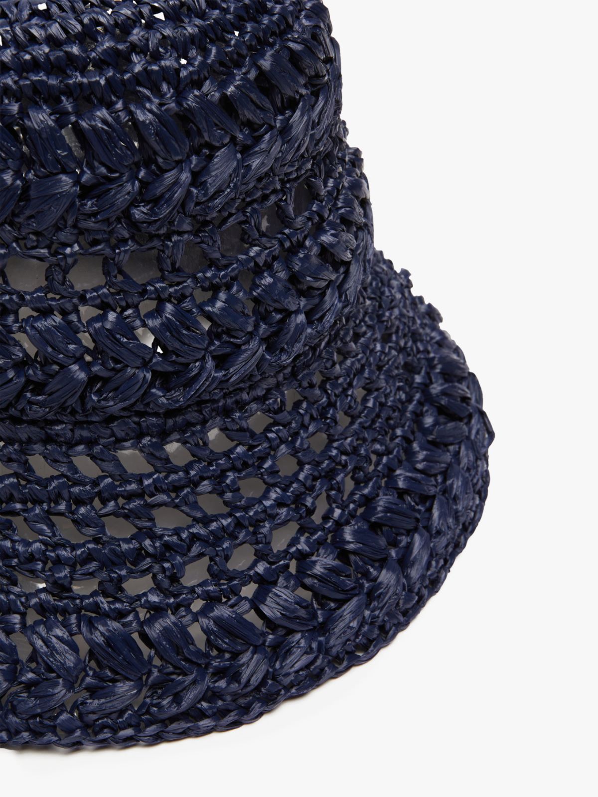 Cappello in rafia crochet