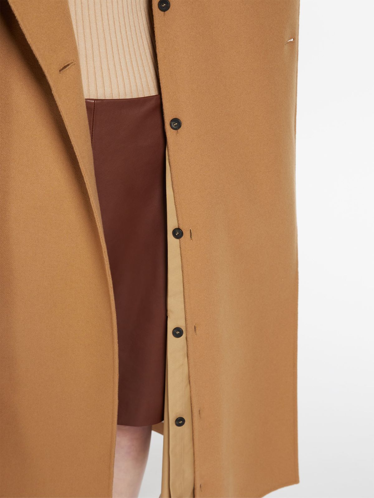 Trench in cotone antigoccia con cintura