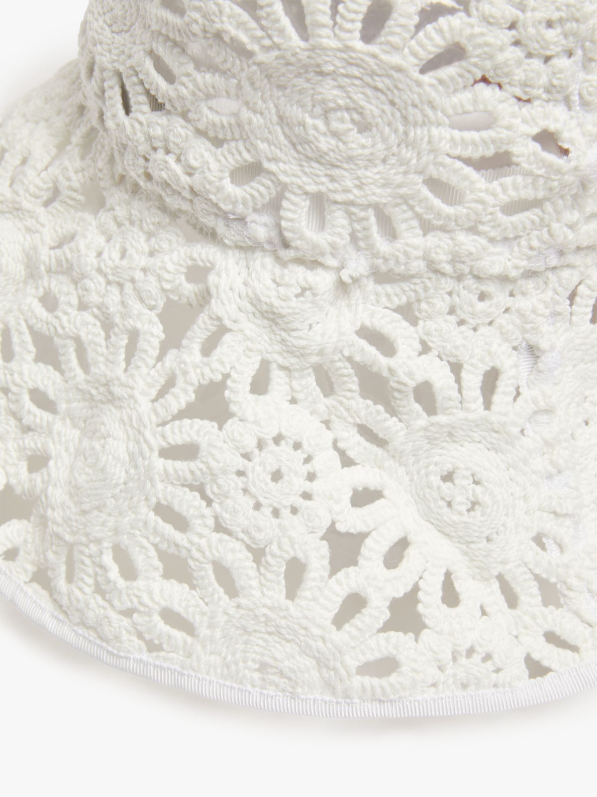 Cappello in macramè