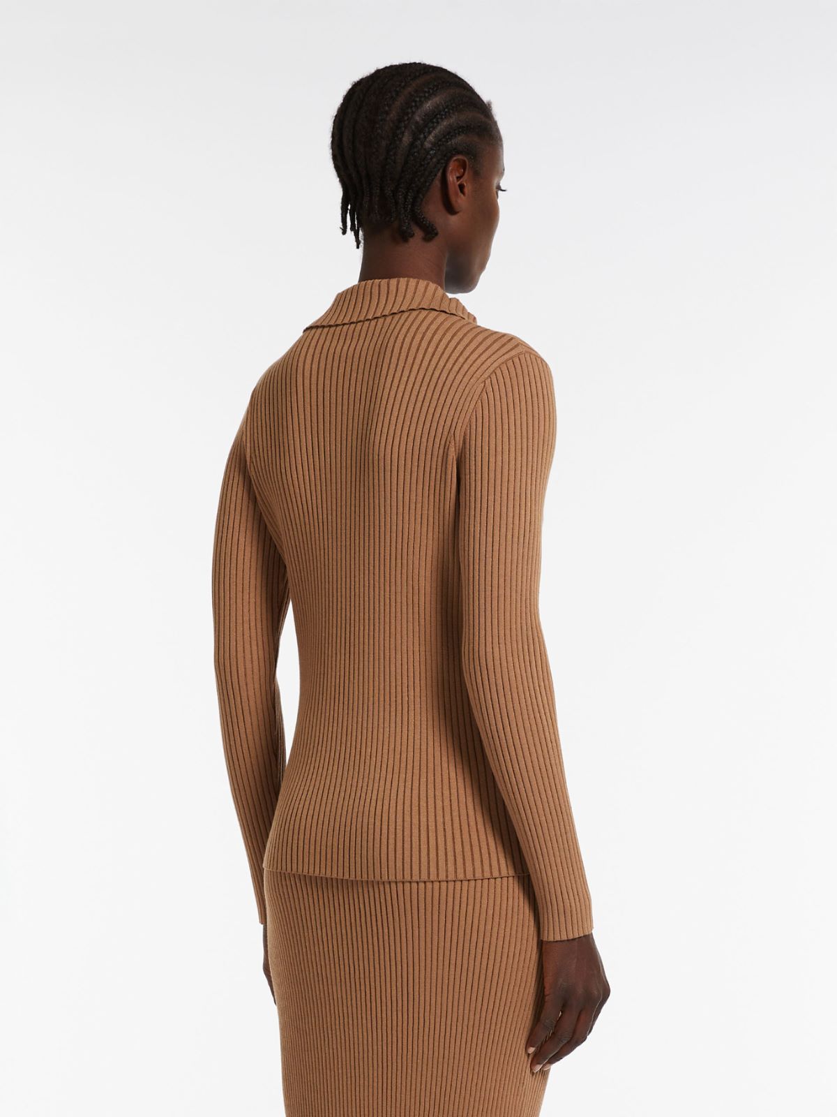 Cardigan in filato a coste