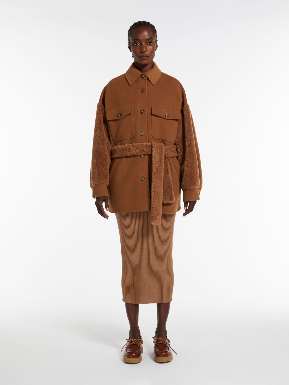 Giaccone in lana con cintura