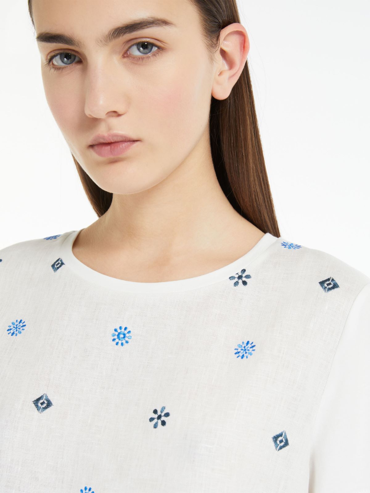 T-shirt in tela di lino