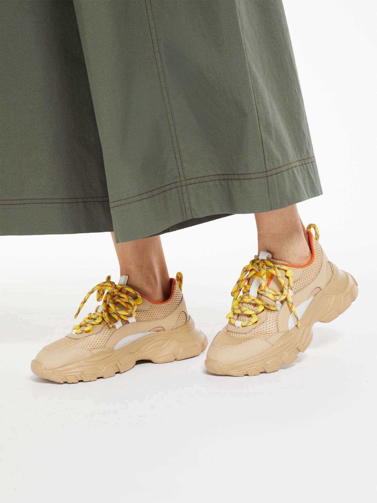 Sneaker in pelle e tessuto tecnico