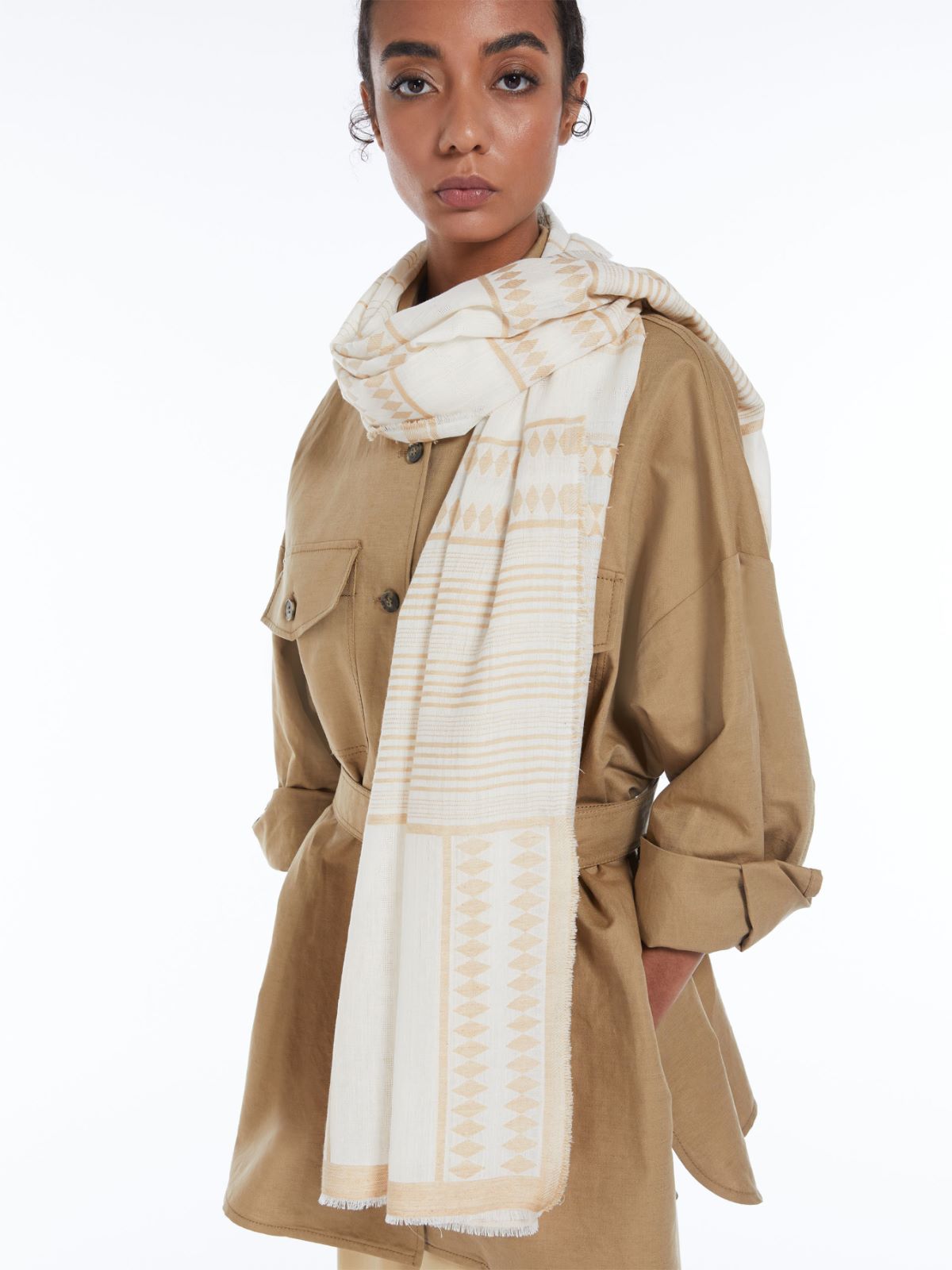 Stola in jacquard fil coupé