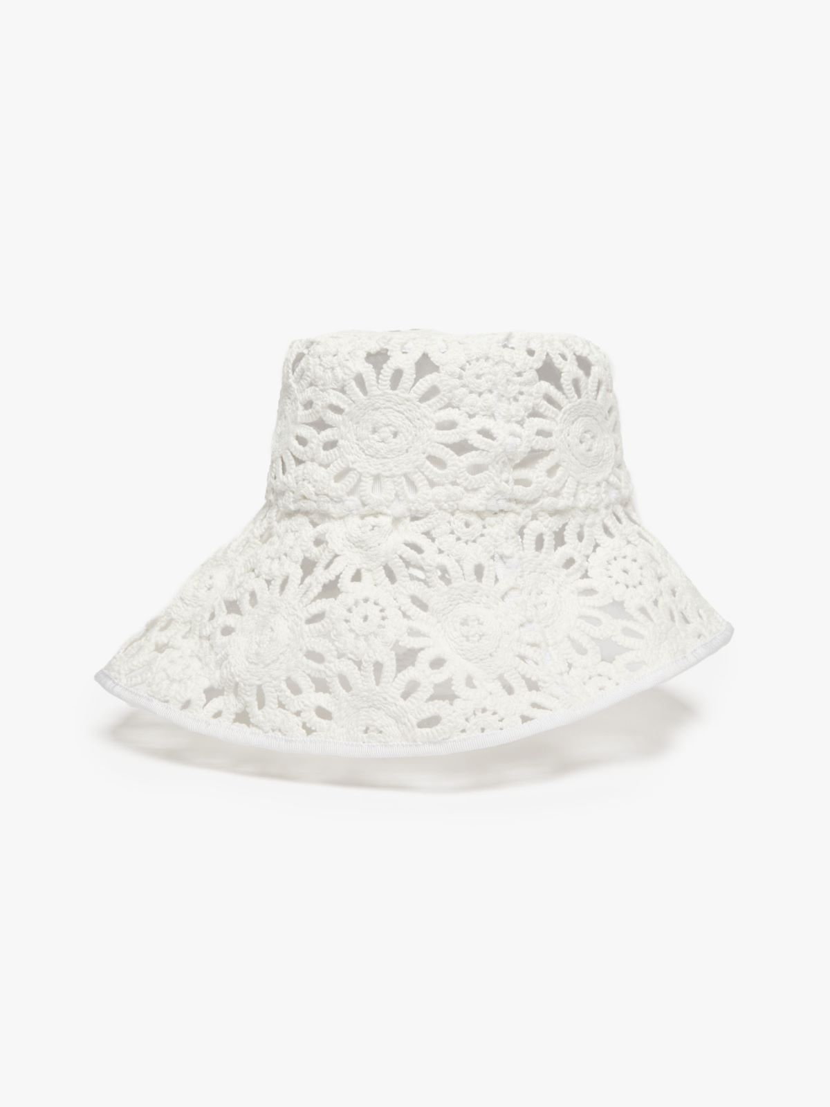 Cappello in macramè