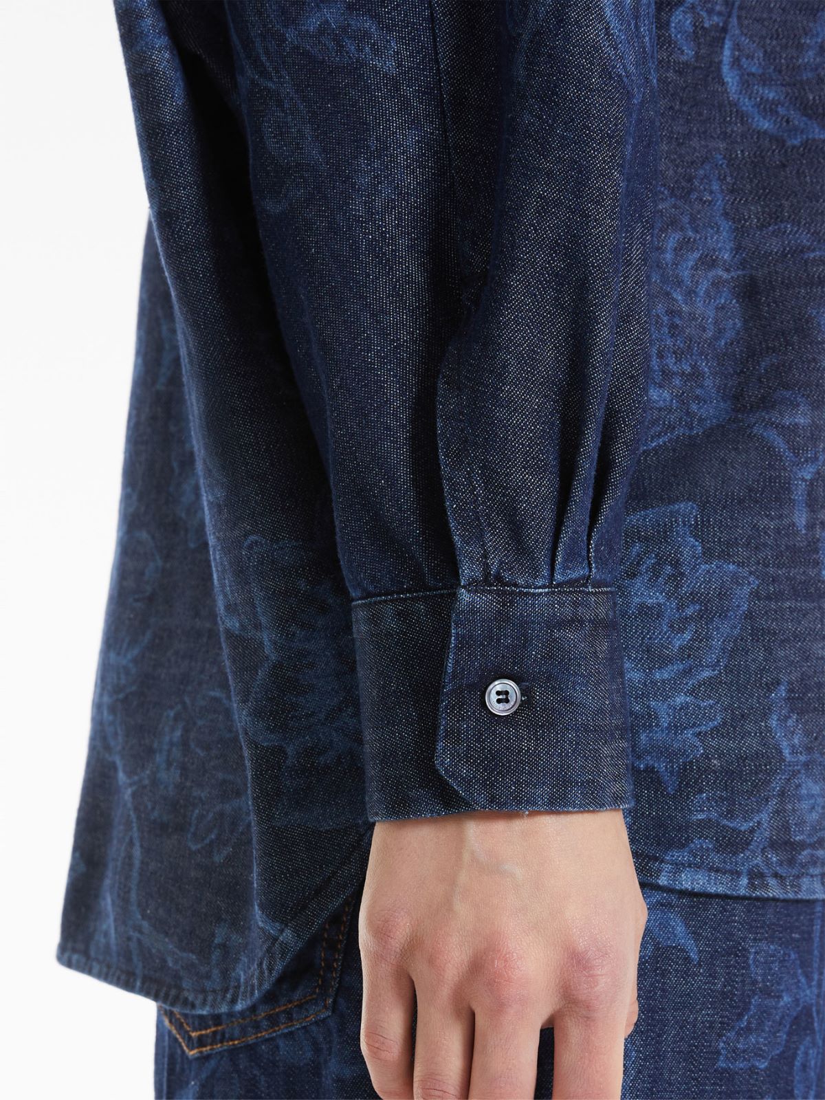 Blusa in denim a fiori