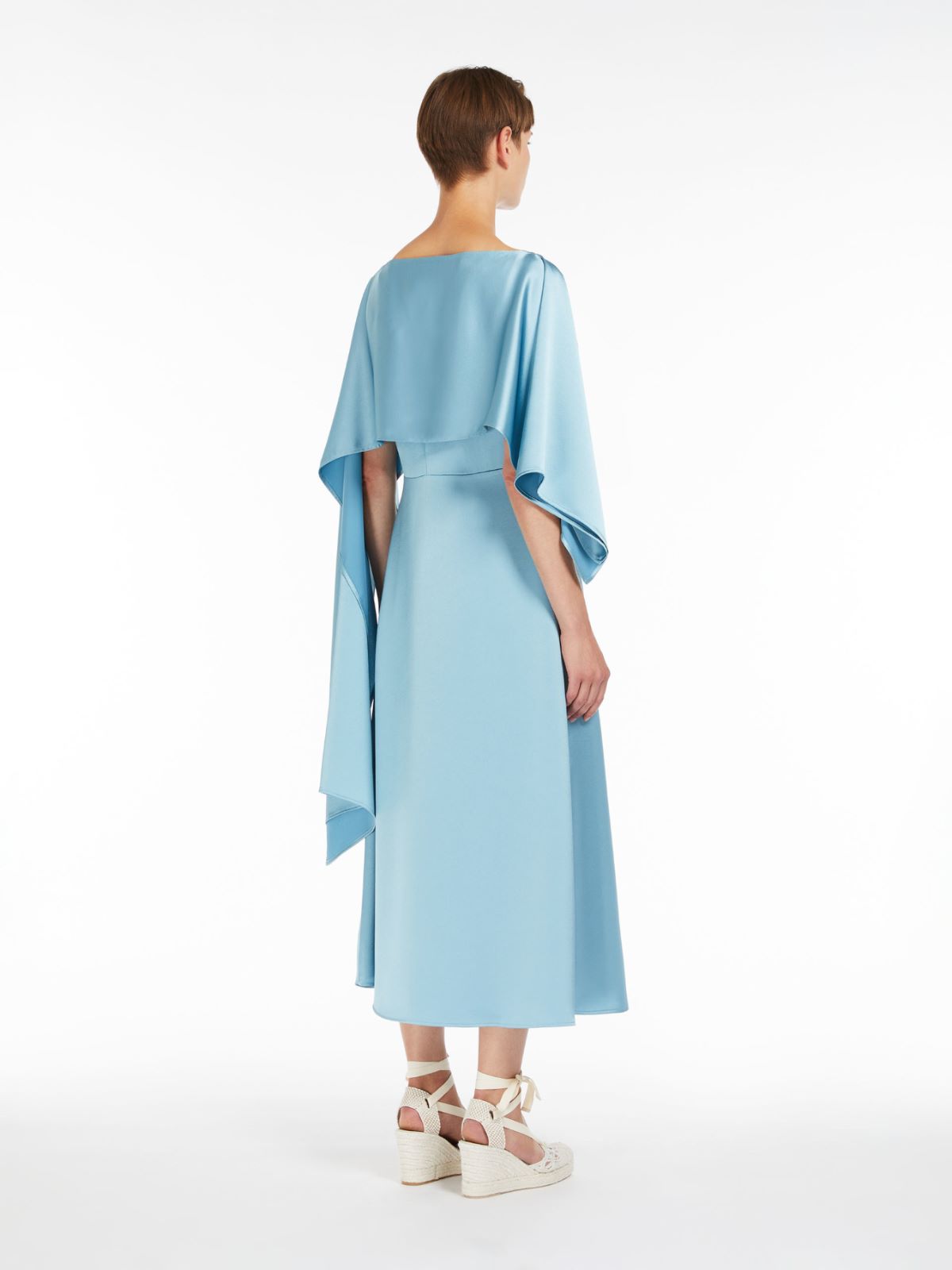 Abito in raso fluido