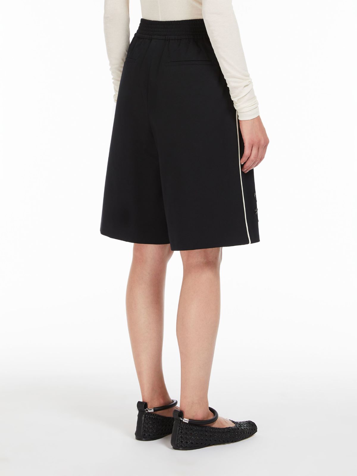 Short in cotone con ricamo