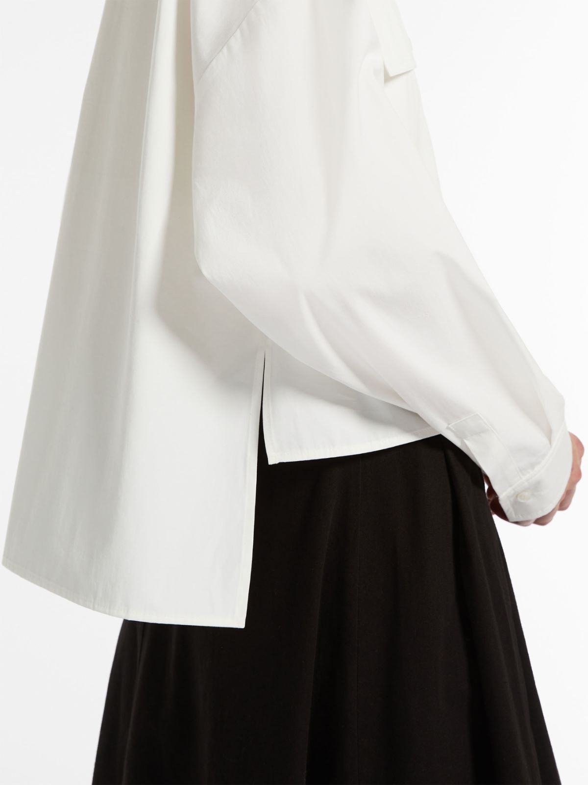 Camicia crop in popeline con tasche