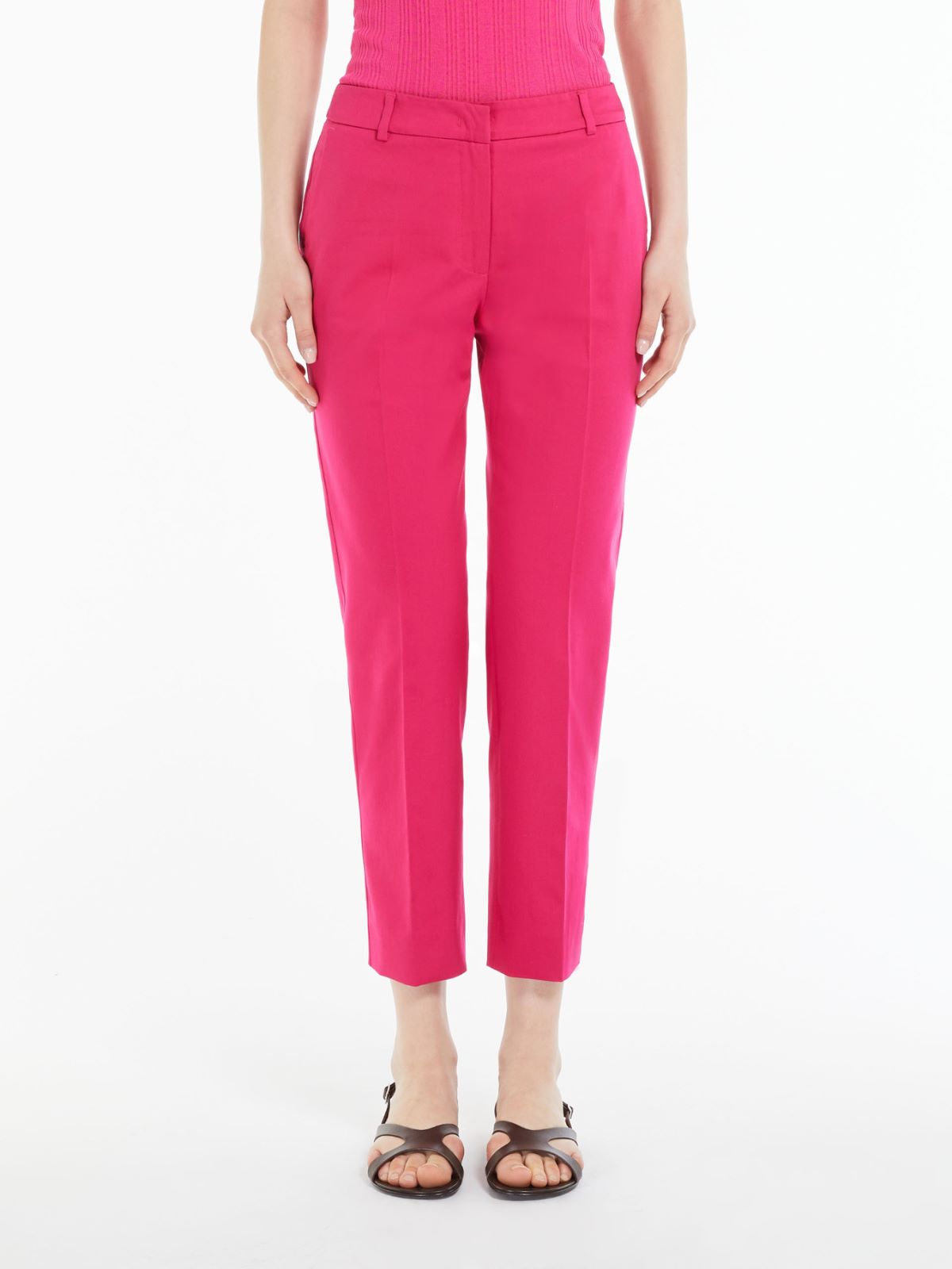Pantalone slim in raso stretch