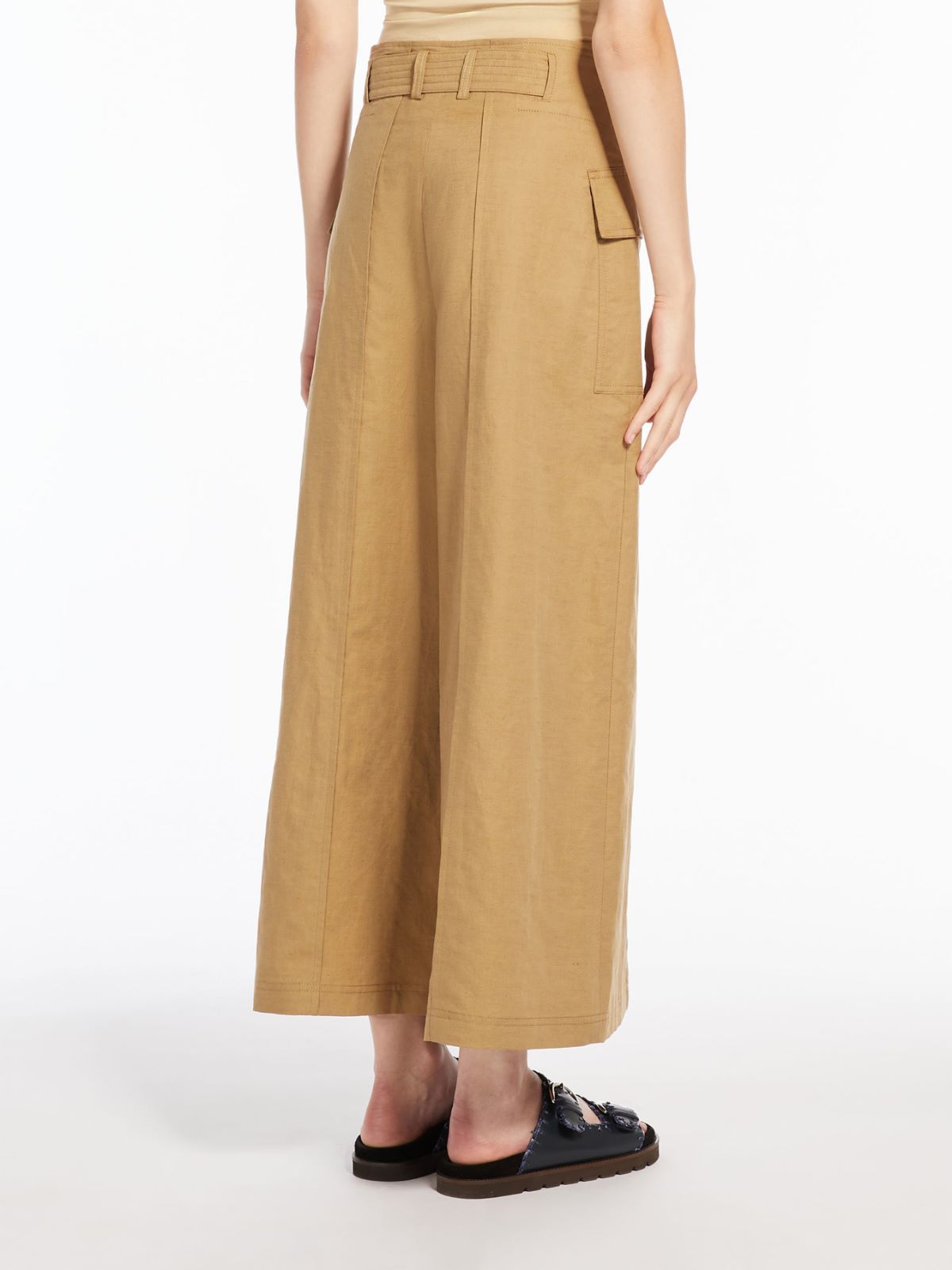 Pantalone svasato in lino e cotone