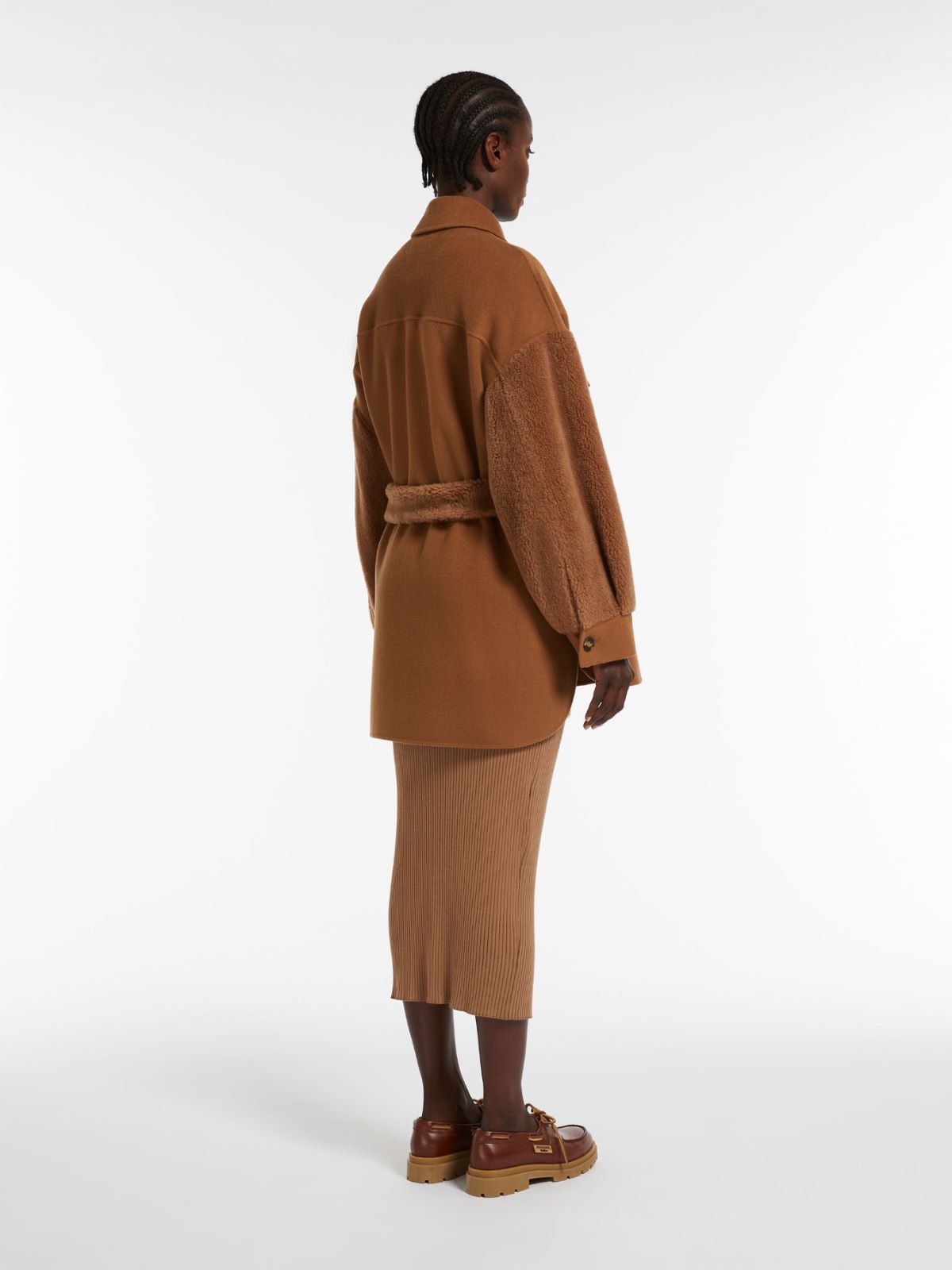 Giaccone in lana con cintura