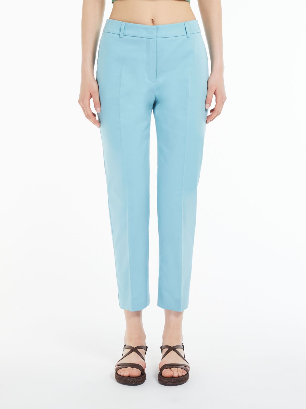 Pantalone slim in raso stretch
