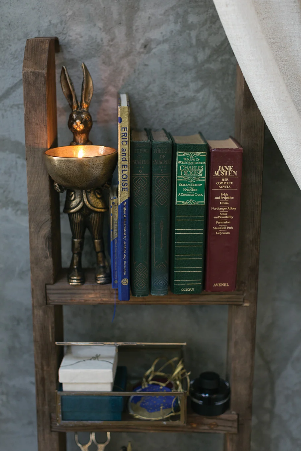 Harry The Hare Metal Dishstand