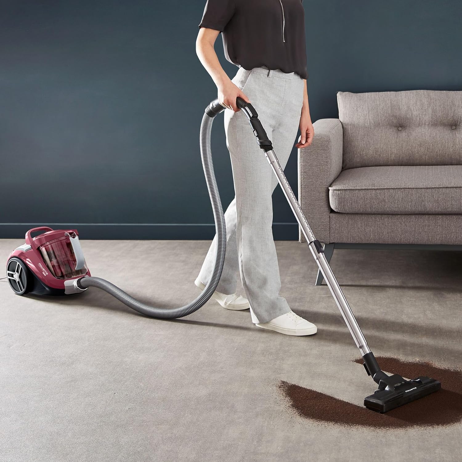 Rowenta Compact Power XXL Aspiradora sin Bolsa, Motor Eficiente Energéticamente de 900W, Filtración Ciclónica Avanzada, Depósito Extra Grande de 2.5L, Compacta, Kit Clásico, Modelo RO4B23