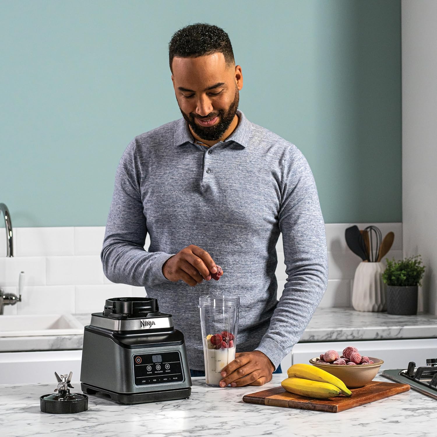 Ninja BN750EU Licuadora 2-en-1 – 1200 W, 3 Programas Automáticos, 4 Configuraciones Manuales, Tecnología Auto-iQ, Jarra de 2.1 L y Vaso de 700 ml, Piezas Aptas para Lavavajillas – Negro/Plata