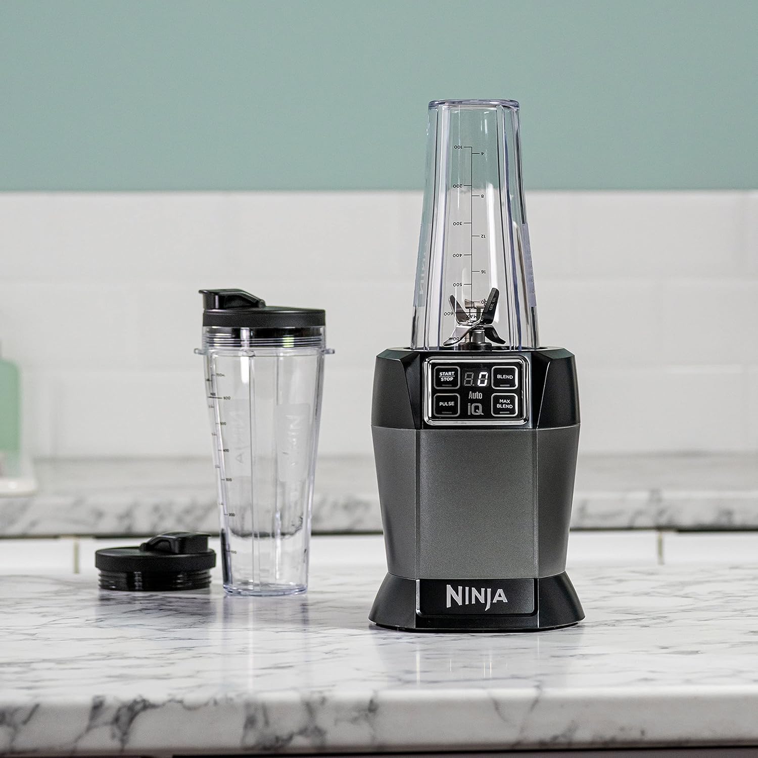 Ninja BN750EU Licuadora 2-en-1 – 1200 W, 3 Programas Automáticos, 4 Configuraciones Manuales, Tecnología Auto-iQ, Jarra de 2.1 L y Vaso de 700 ml, Piezas Aptas para Lavavajillas – Negro/Plata