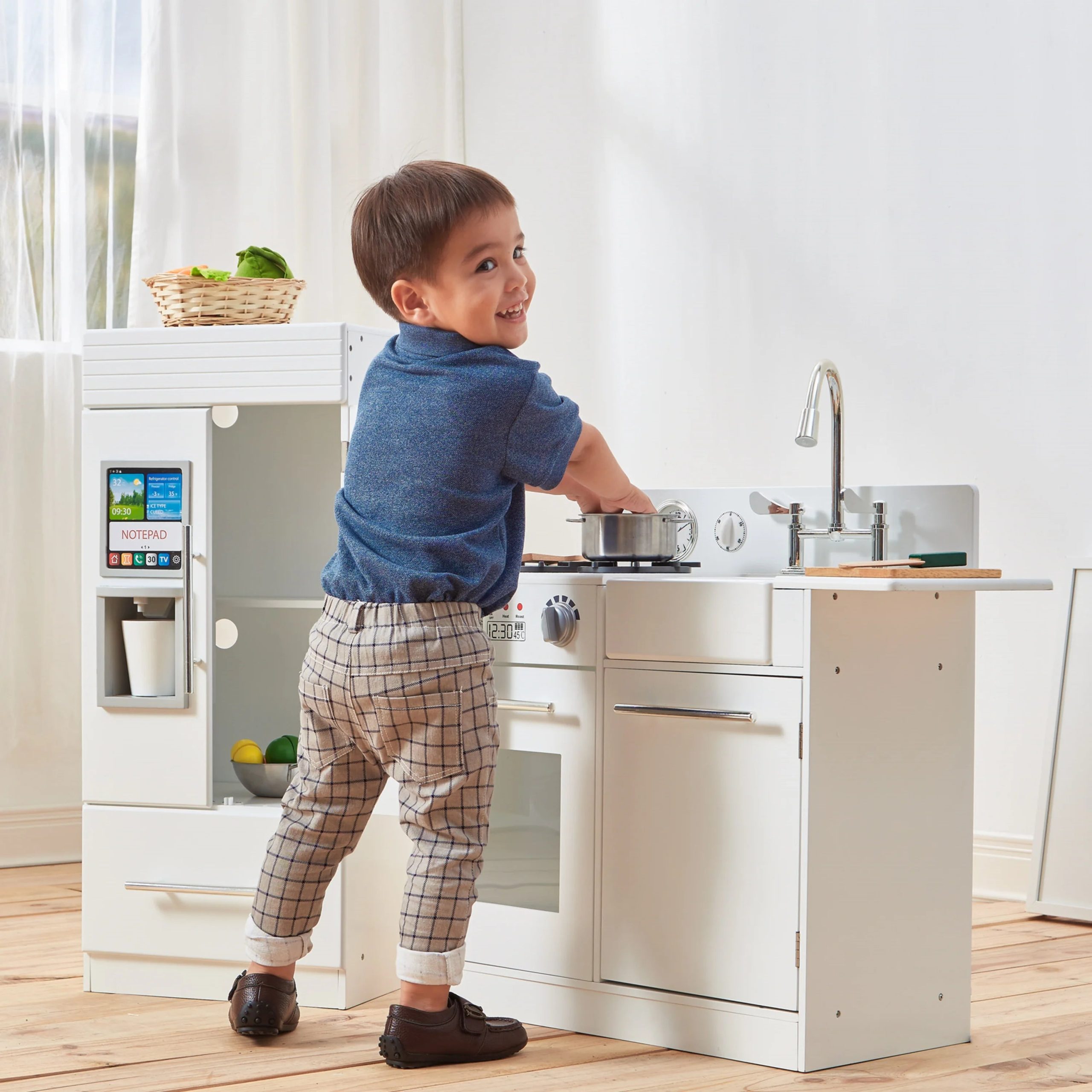 2025 Cocina Moderna para Niños Teamson Little Chef Charlotte con Refrigerador Independiente, Unidad de Cocina Separada y Características Interactivas, Blanca/Dorada