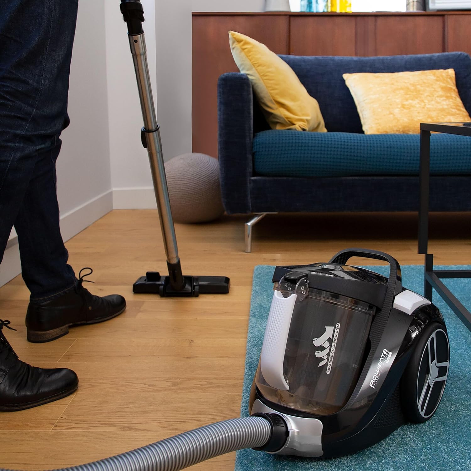 Rowenta Compact Power XXL Aspiradora sin Bolsa, Motor Eficiente Energéticamente de 900W, Filtración Ciclónica Avanzada, Depósito Extra Grande de 2.5L, Compacta, Kit Clásico, Modelo RO4B23