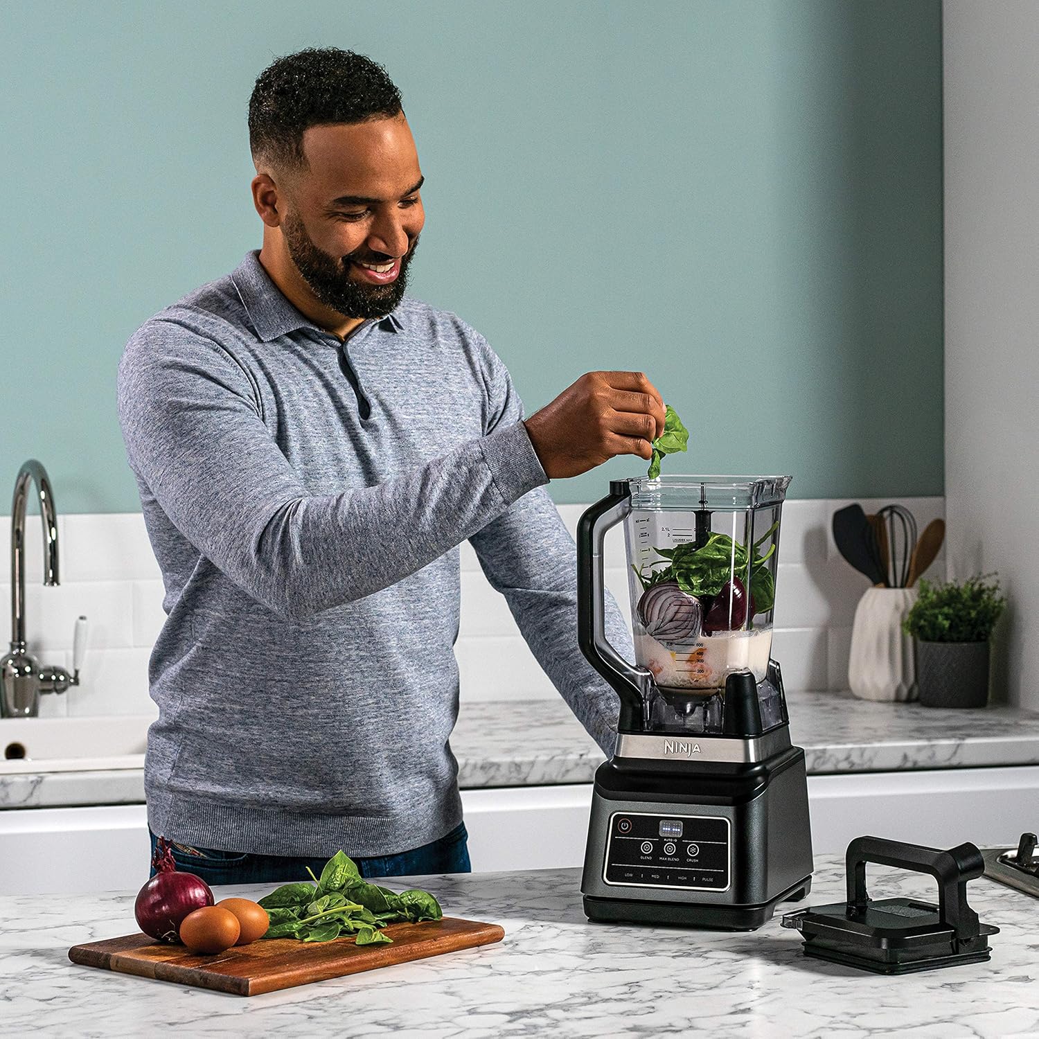Ninja BN750EU Licuadora 2-en-1 – 1200 W, 3 Programas Automáticos, 4 Configuraciones Manuales, Tecnología Auto-iQ, Jarra de 2.1 L y Vaso de 700 ml, Piezas Aptas para Lavavajillas – Negro/Plata