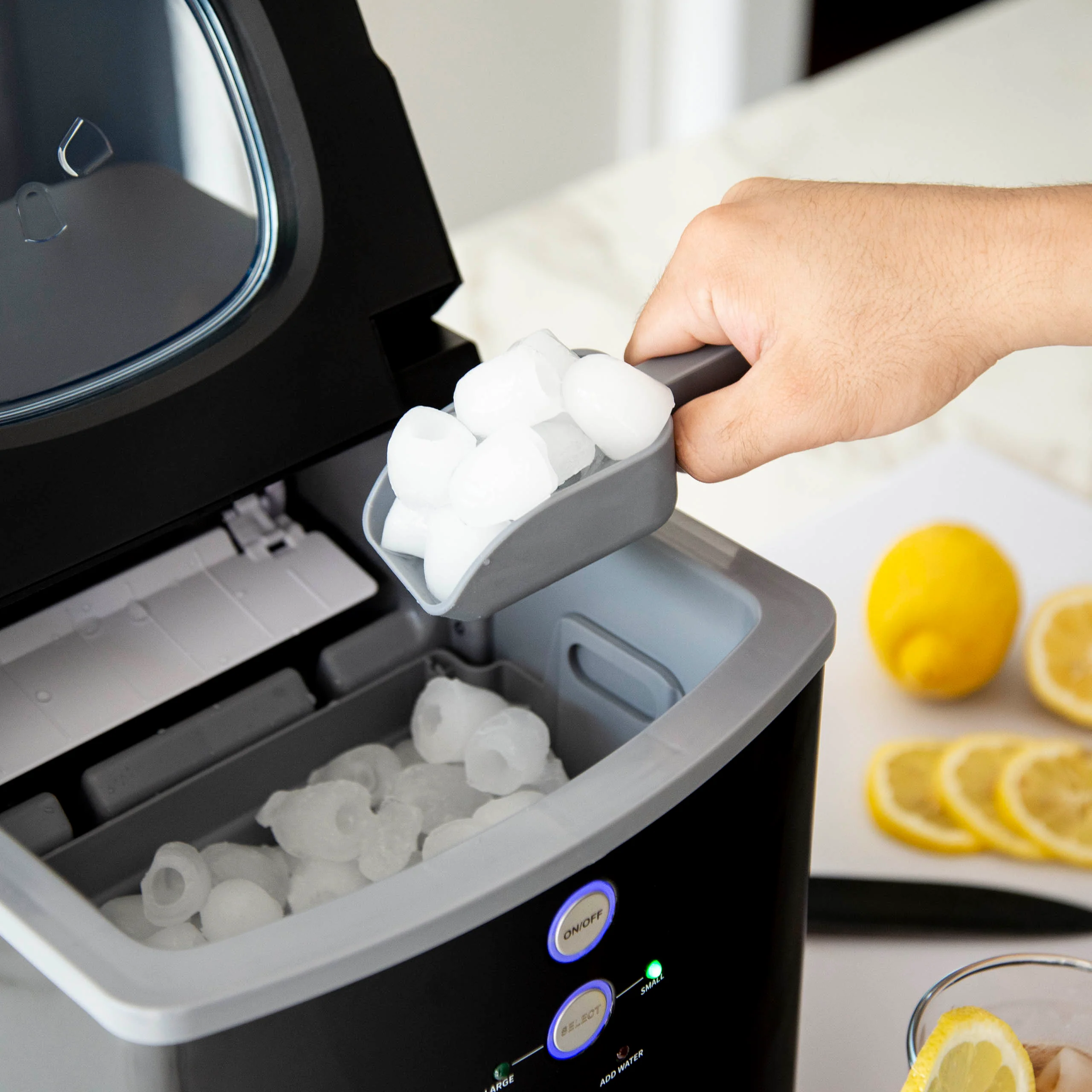 2025 Máquina de hielo de mostrador Newair® – Cubitos en forma de bola, 15 kg/día – Negro